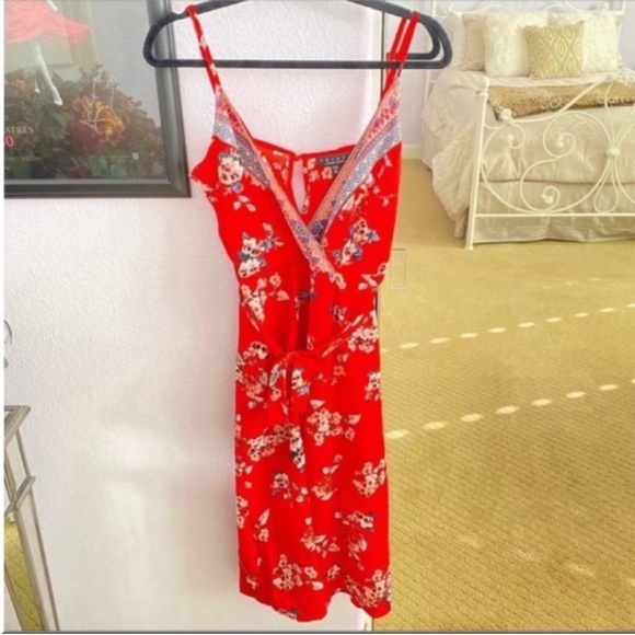 Women's Trixxi Red Floral Sleeveless Boho Jumper Size Medium - Picture 3 of 8